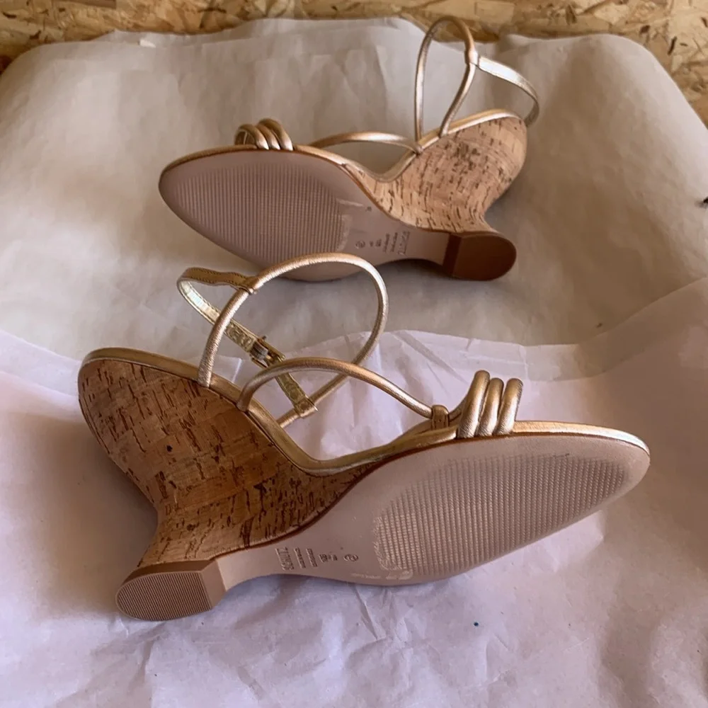 NWT Shultz Daryl Metallic Leather Sandal in Gold Metallic Size 10